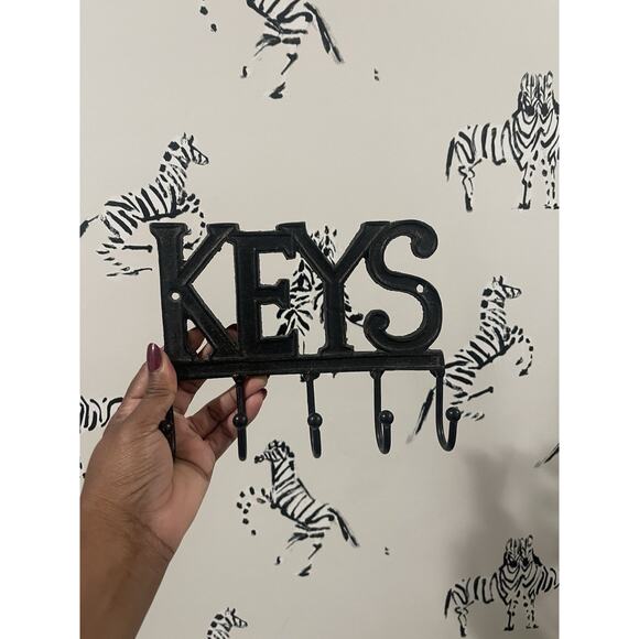 Black Iron Keys Holder 5 Hooks Wall Decor Key Organizer Storage Solutions Iron - Picture 6 of 6